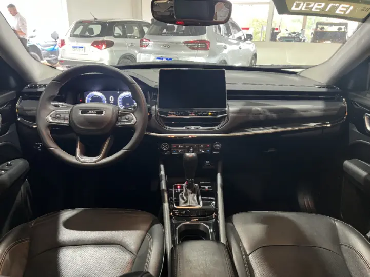 COMMANDER 1.3 T270 Turbo Limited