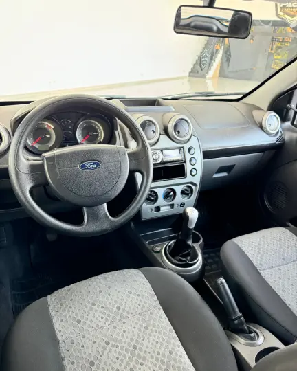 FIESTA 1.6 MPI Class Hatch 8V