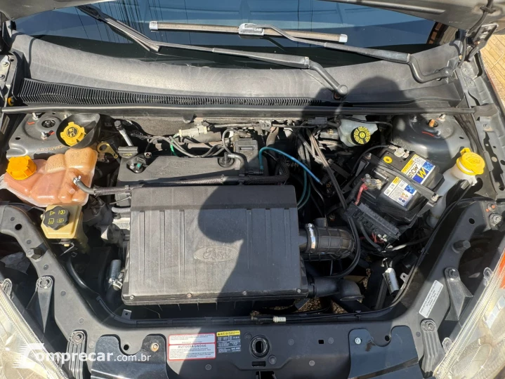 FIESTA 1.6 MPI Class Hatch 8V