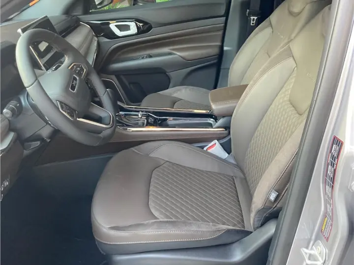 COMMANDER 2.2 TURBO DIESEL OVERLAND AT9