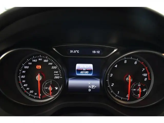 CLA 180 - 1.6 CGI 7G-DCT