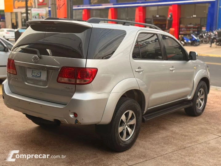 Hilux SW4 SRV D4-D 4x4 3.0 TDI Dies. Aut