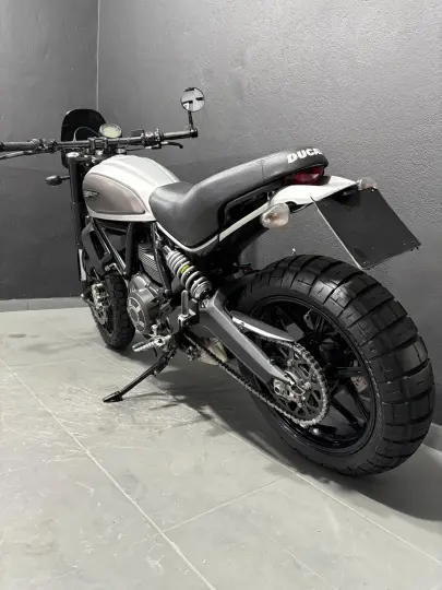 SCRAMBLER 800 ICON