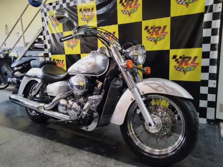 SHADOW 750
