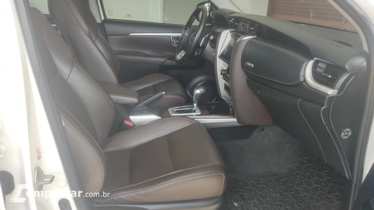 HILUX SW4 2.7 SRV 7 Lugares 4X2 16V