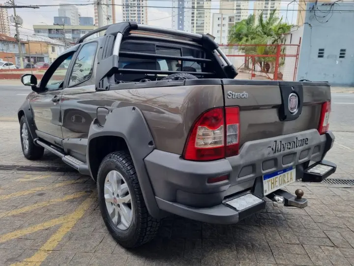 FIAT STRADA 1.8 MPI ADVENTURE CD 16V 2013