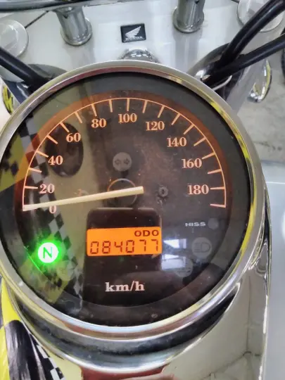 SHADOW 750