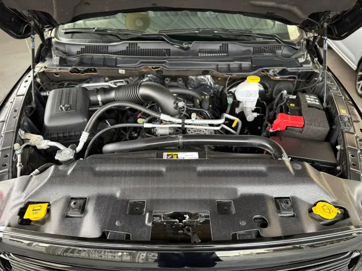 CLASSIC LARAMIE NIGHT ED. 5.7 4X4 Aut.