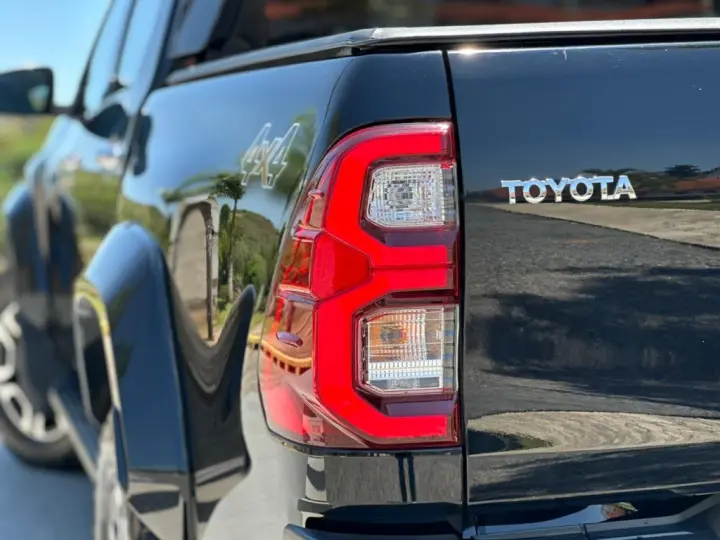 HILUX 2.8 D-4D TURBO DIESEL CD SRX PLUS 4X4 AUTOMÁTICO