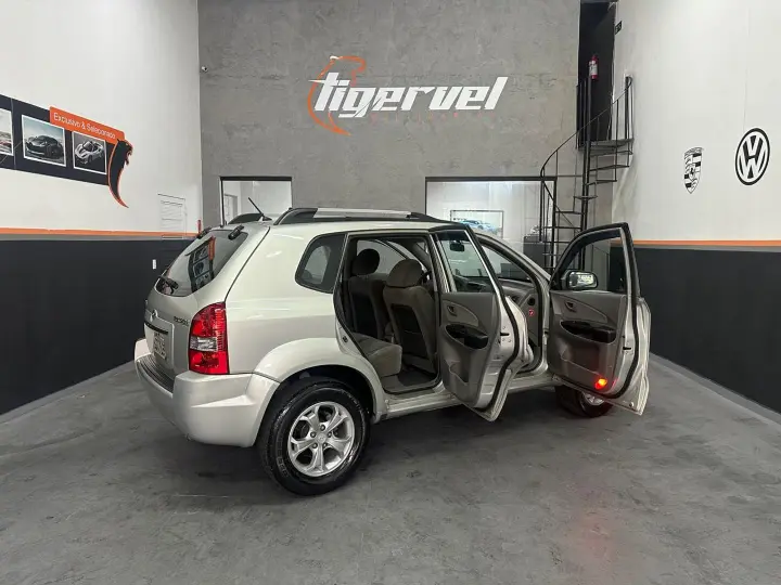 Tucson 2.0 Mpfi Gls 16V 143Cv 2Wd Gasolina 4P Automático