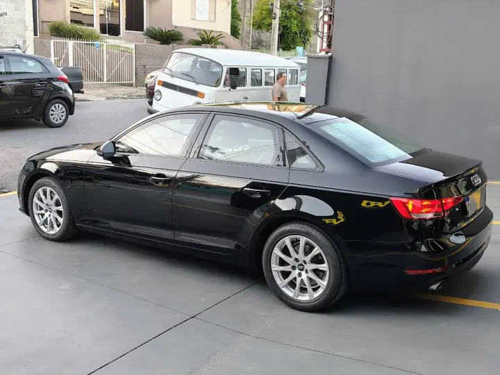 A4 Attraction 2.0 TFSI 190cv S tronic