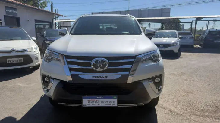 Hilux SW4 2.8 4P SRX 4X4 7 LUGARES TURBO DIESEL AUTOMÁTICO