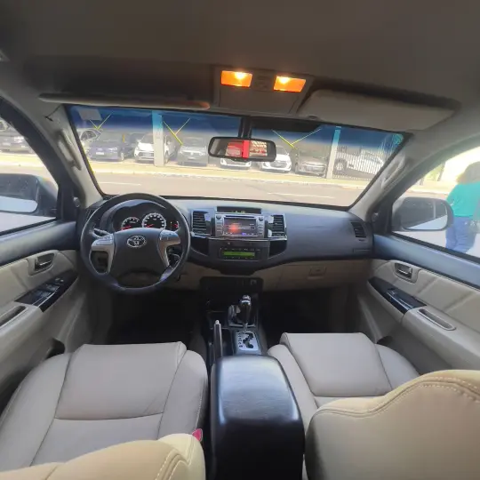 Hilux SW4 SRV D4-D 4x4 3.0 TDI Dies. Aut