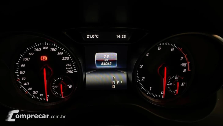 MERCEDES-BENZ GLA 200 1.6 CGI ENDURO 7G-DCT