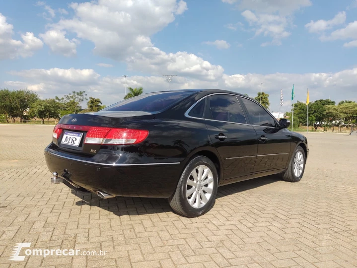 AZERA 3.3 MPFI GLS Sedan V6 24V