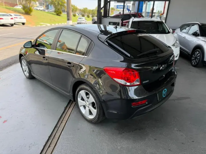 CRUZE HB Sport LT 1.8 16V FlexP. 5p Mec