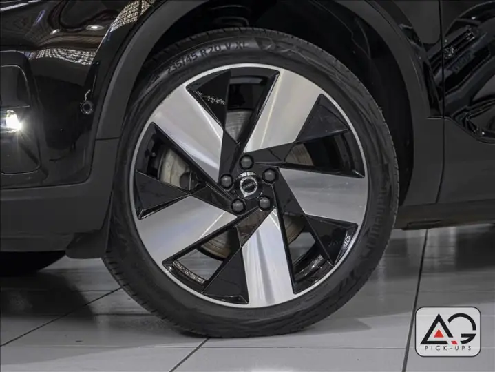 C40 P8 Recharge Pure Electric AWD