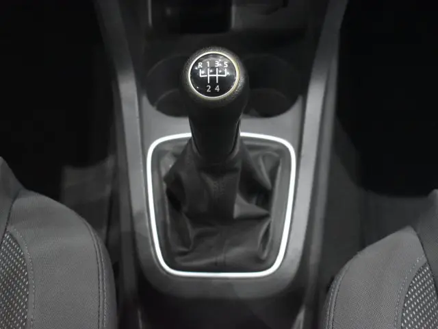 FOX - 1.6 MI 8V 4P MANUAL