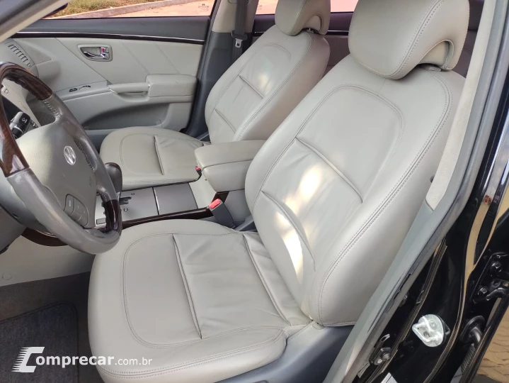 AZERA 3.3 MPFI GLS Sedan V6 24V