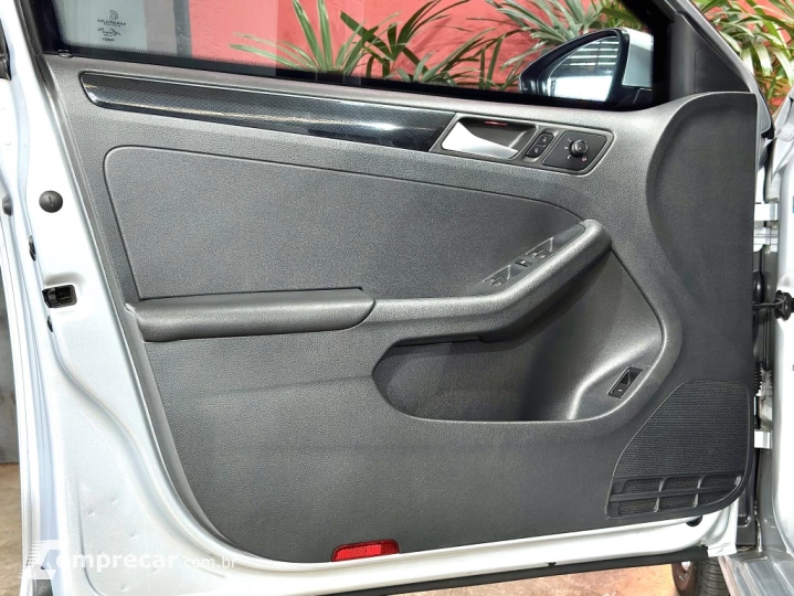 JETTA 2.0 TSI HIGHLINE 211CV GASOLINA 4P TIPTRONIC