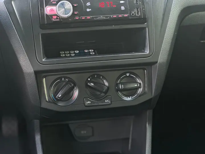 VOYAGE 1.0 12V MPI TOTALFLEX 4P MANUAL