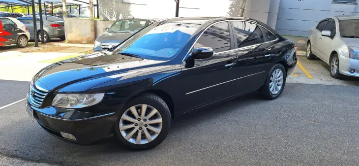 AZERA 3.3 MPFI GLS Sedan V6 24V