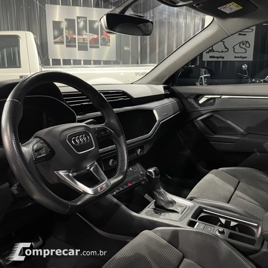 Q3 2.0 40 TFSI Sportback Performance Black Quattro