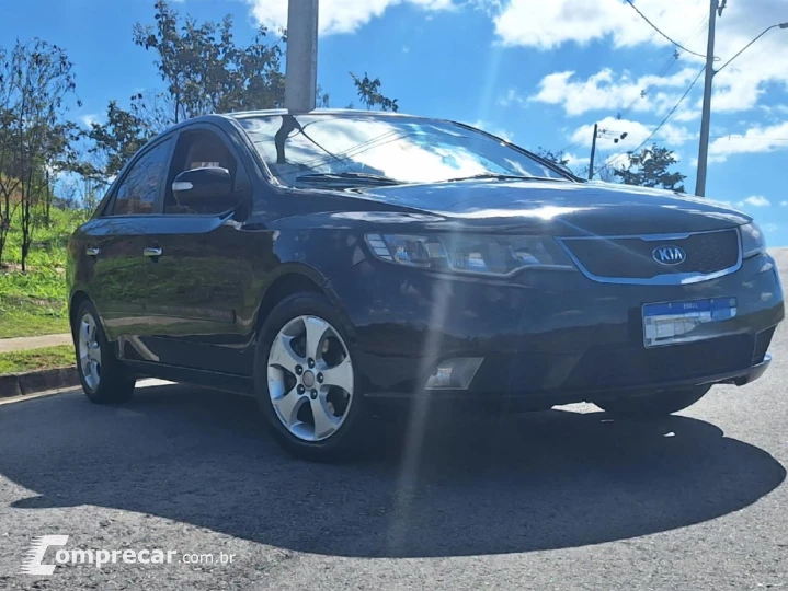 CERATO 1.6 E.213 Sedan 16V