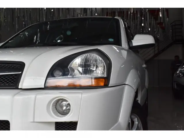 TUCSON - 2.0 MPFI GLS 16V 143CV 2WD 4P AUTOMÁTICO