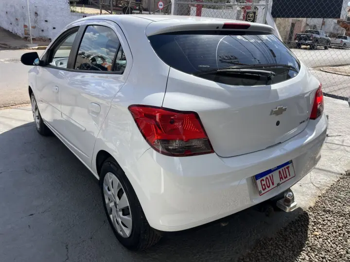 Onix Hatch 1.4 4P FLEX LT AUTOMÁTICO