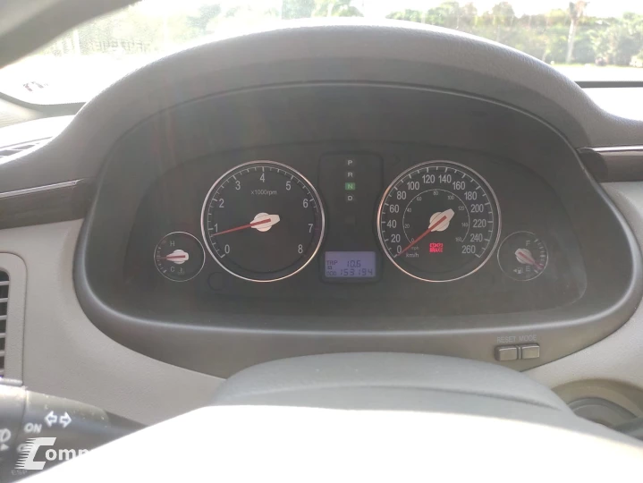 AZERA 3.3 MPFI GLS Sedan V6 24V