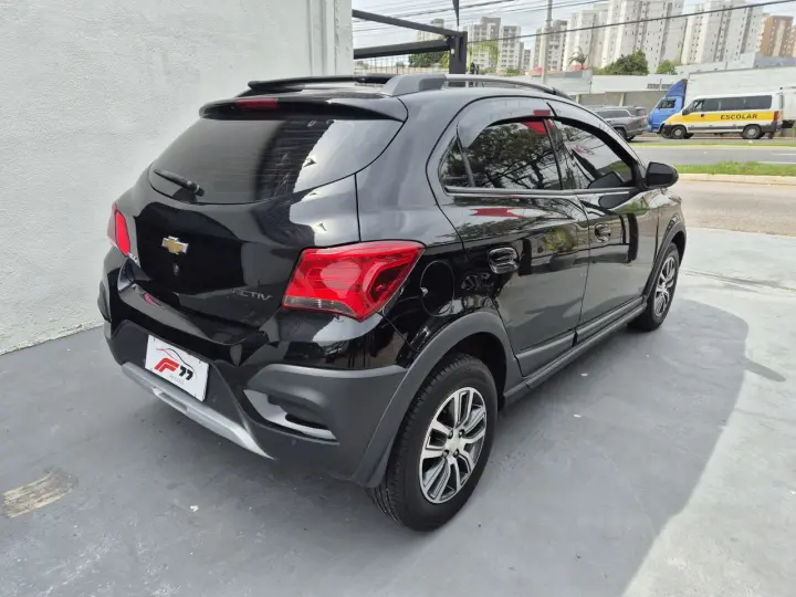 Onix Hatch 1.4 4P FLEX ACTIVE AUTOMÁTICO