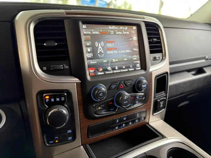 CLASSIC LARAMIE NIGHT ED. 5.7 4X4 Aut.