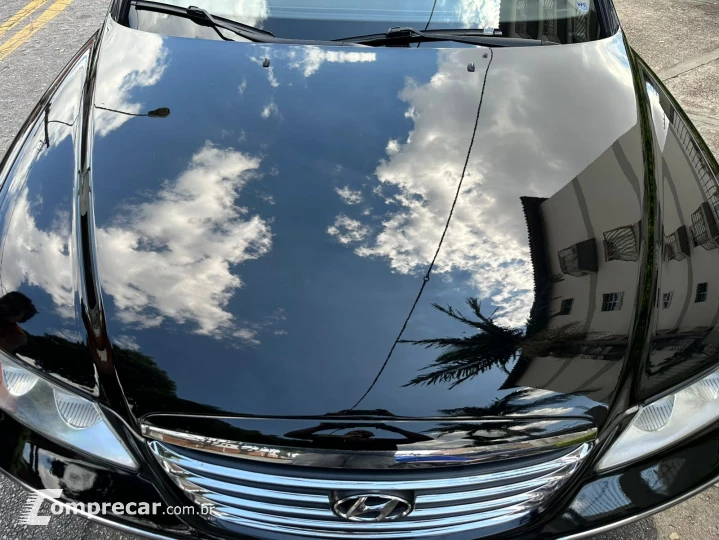 AZERA 3.3 MPFI GLS Sedan V6 24V