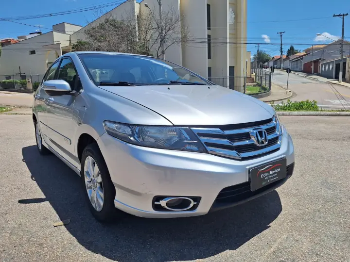 CITY 1.5 LX Sedan 16V