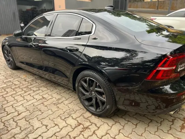 S60 - 2.0 T4 MOMENTUM 4P AUTOMÁTICO