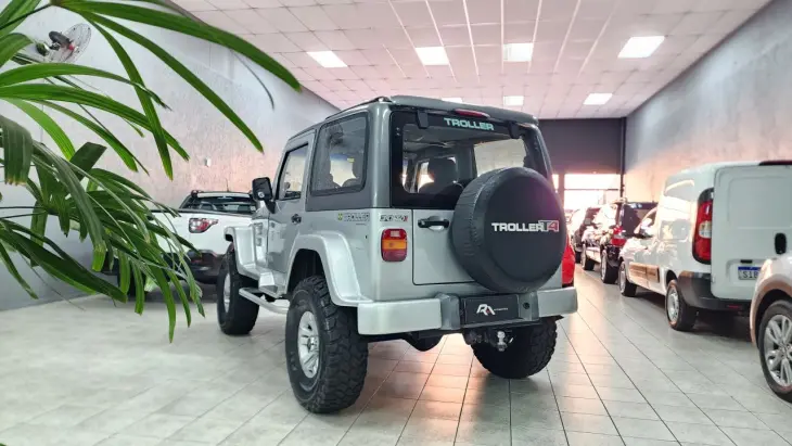 T-4 4x4 3.0 TB Int. Cap. Rígida Diesel