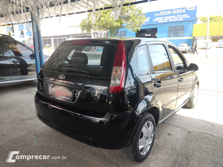 FIESTA 1.6 MPI Class Hatch 8V