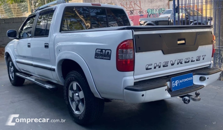 S10 2.4 FLEX EXECUTIVE CABINE DUPLA