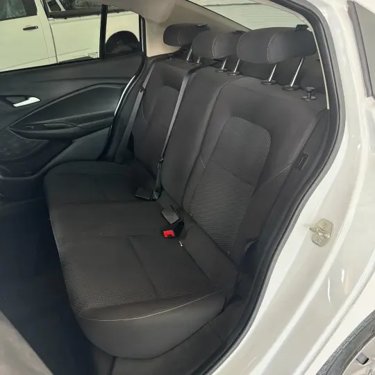 ONIX SEDAN Plus LT 1.0 12V Flex 4p Mec.