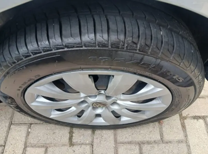 FOX - 1.0 MI 8V 4P MANUAL