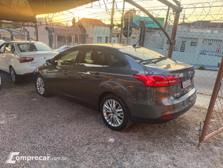 FOCUS 2.0 SE Fastback 16V