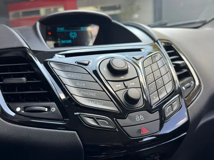 FIESTA 1.6 Titanium Hatch 16V