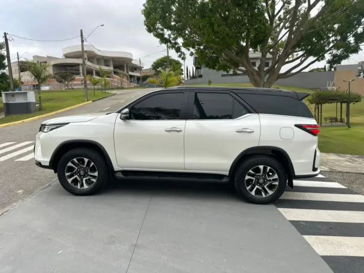 HILUX SW4 2.8 D-4D TURBO DIESEL DIAMOND 7L 4X4 AUTOMÁTICO