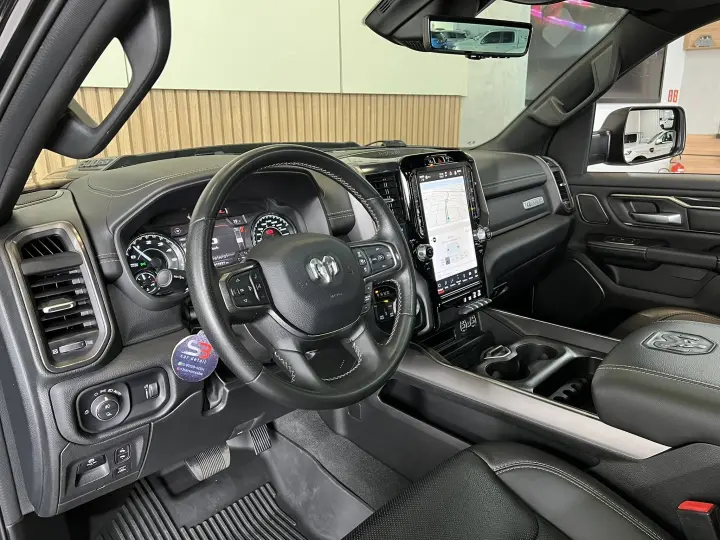 1500 5.7 V8 GASOLINA REBEL CD 4X4 AUTOMÁTICO