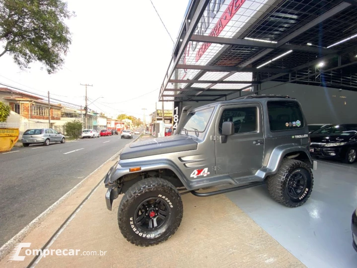 T-4 4x4 3.0 TB Int. Cap. Rígida Diesel