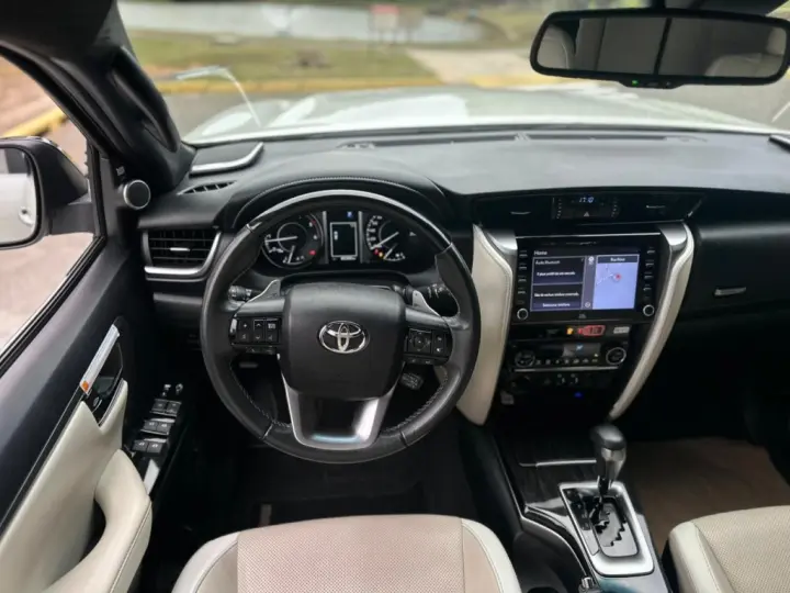 HILUX SW4 2.8 D-4D TURBO DIESEL DIAMOND 7L 4X4 AUTOMÁTICO