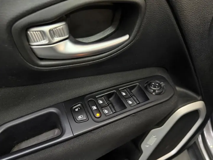 Renegade 1.8 16V Flex Sport 4P Automático