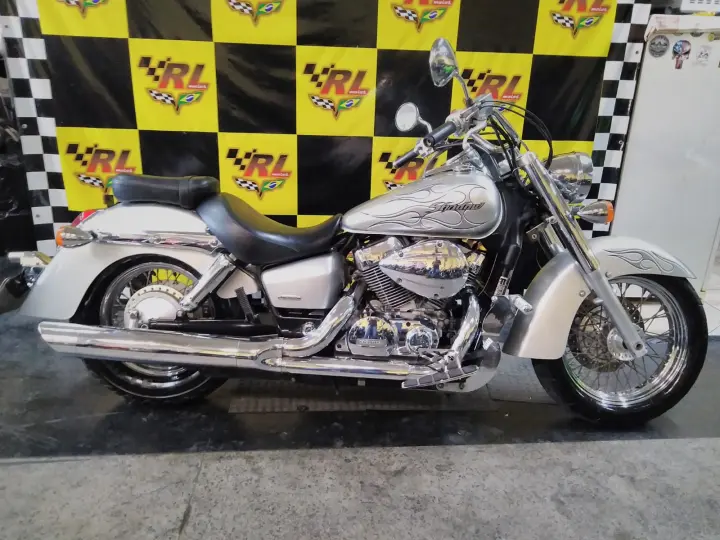 SHADOW 750