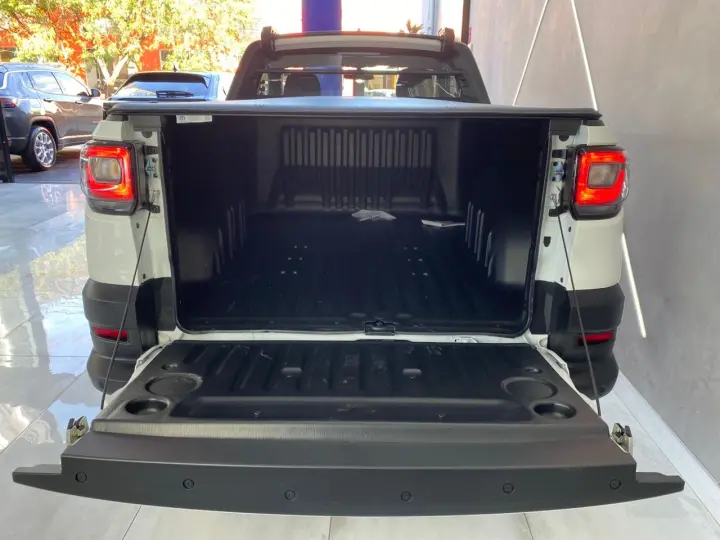 Strada Freedom 1.3 Flex 8V  CS Plus